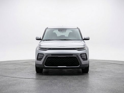 Used 2025 Kia Soul LX w/ LX Technology Package image 2