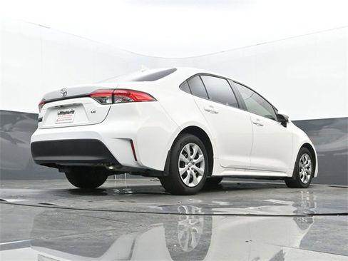 Used 2025 Toyota Corolla LE image 11