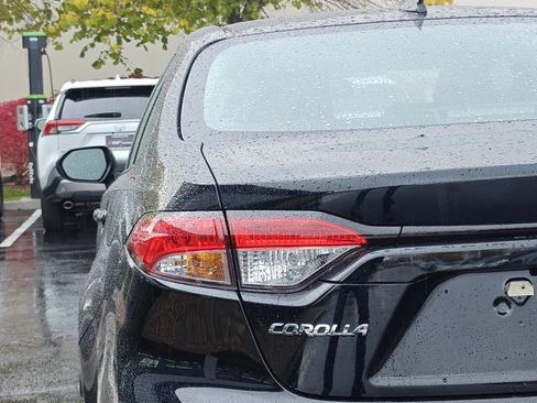 Used 2025 Toyota Corolla LE image 33