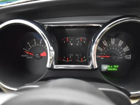 Used 2005 Ford Mustang Premium RWD image 24