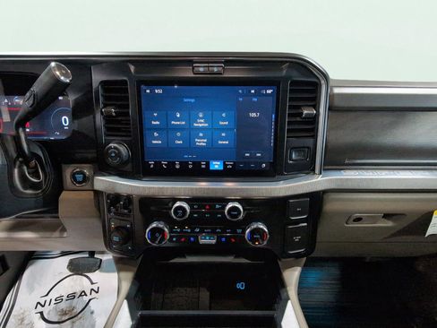 Used 2025 Ford F350 Platinum w/ Platinum Plus Package image 13