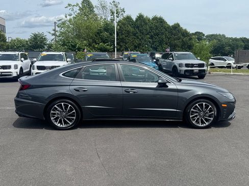Used 2023 Hyundai Sonata Limited w/ Cargo Package FWD image 3