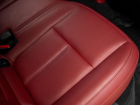 Certified 2023 Porsche Macan image 42