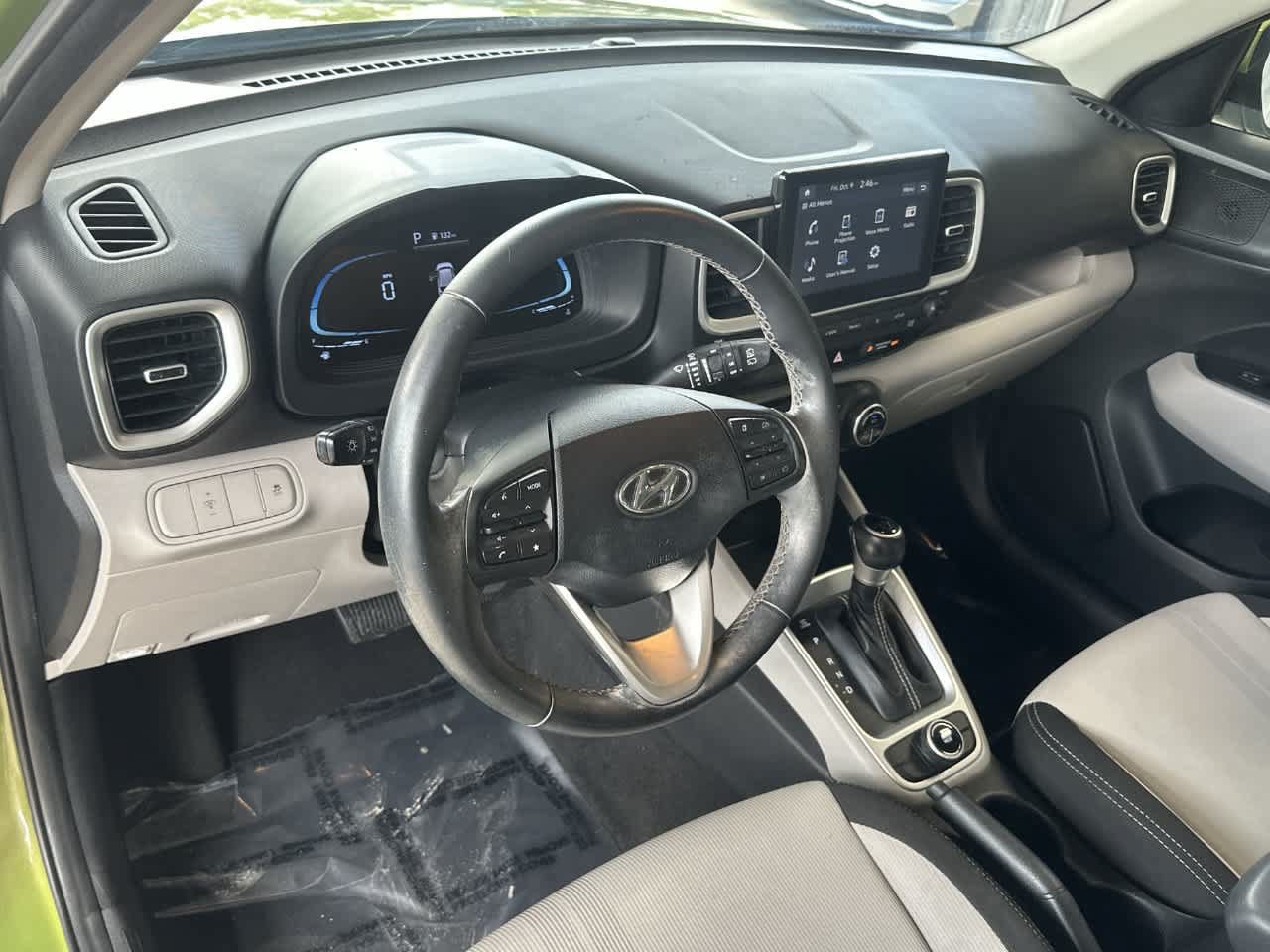 Used 2023 Hyundai Venue SEL FWD image 13