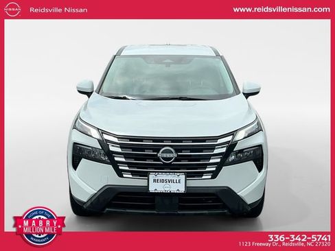 Used 2025 Nissan Rogue SV FWD image 9