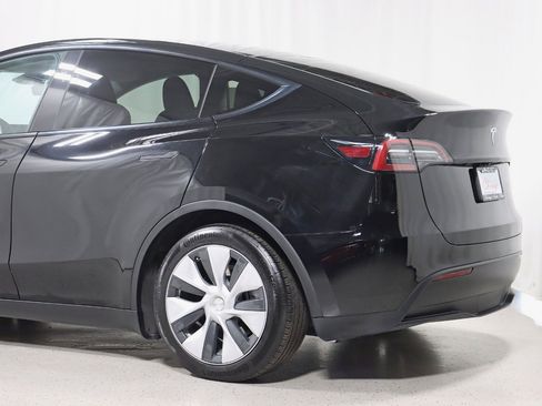 Used 2024 Tesla Model Y Long Range image 10