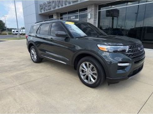 Used 2022 Ford Explorer XLT w/ Equipment Group 202A AWD/4WD image 4