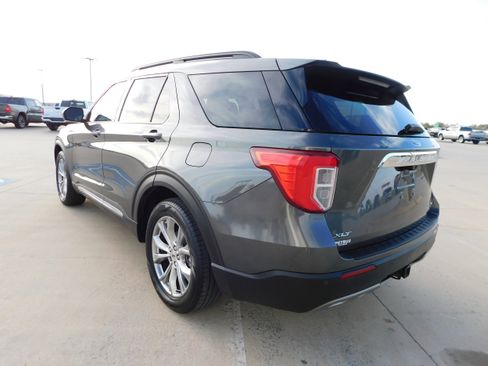 Used 2020 Ford Explorer XLT w/ Equipment Group 202A image 5