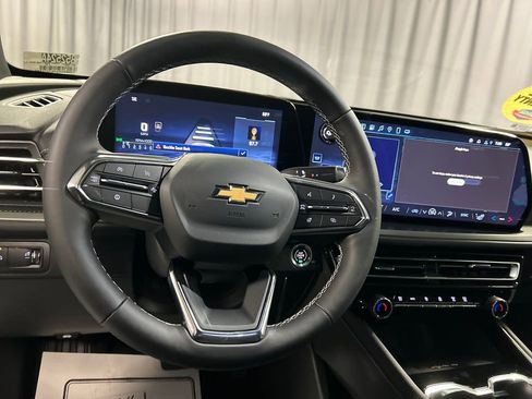 Used 2025 Chevrolet Traverse LT w/ Driver Confidence Package image 15