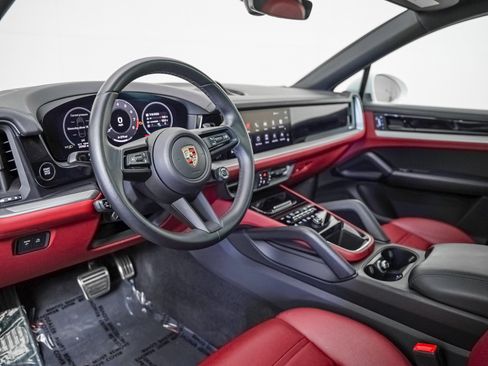Certified 2024 Porsche Cayenne S AWD/4WD image 4