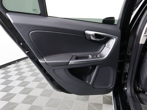 Used 2016 Volvo V60 T5 Cross Country Platinum image 16