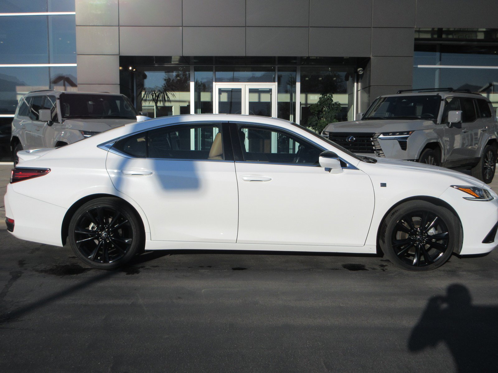 Used 2023 Lexus ES 300h w/ Accessory Package (Z2) FWD image 12
