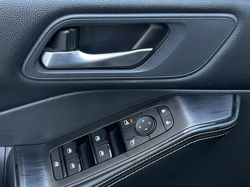 Used 2022 Nissan Rogue SV image 12