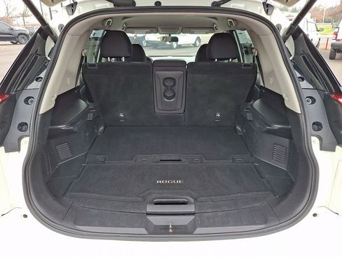 Used 2018 Nissan Rogue SV image 29