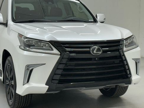 Used 2020 Lexus LX 570 4WD w/ 3rd Row & Luxury Pkg image 48