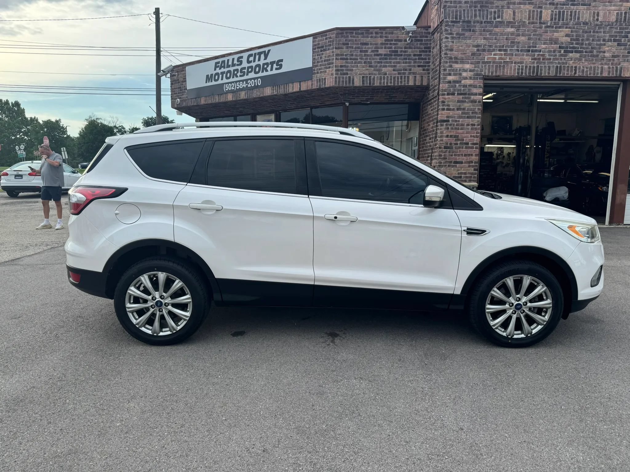 Used 2017 Ford Escape Titanium w/ Equipment Group 301A AWD/4WD image 15