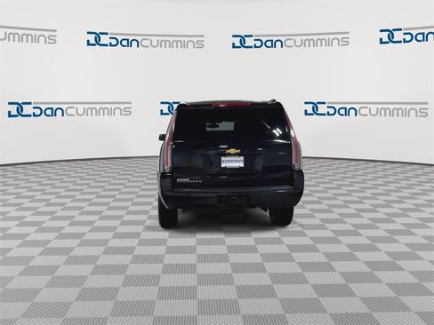 Used 2016 Chevrolet Suburban LS image 7