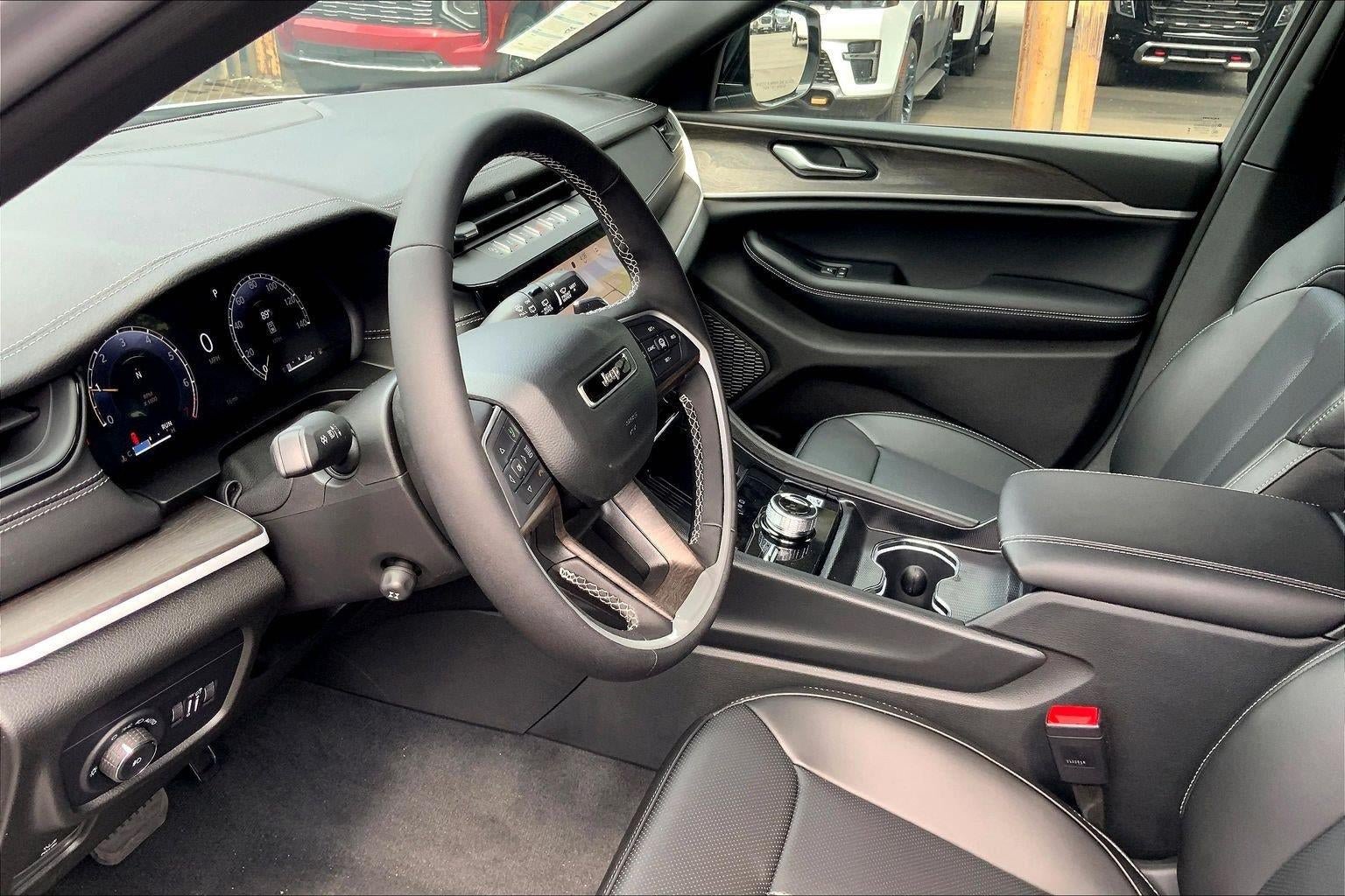 New 2026 Jeep Grand Cherokee Limited w/ Luxury Tech Group II AWD/4WD image 6