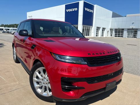 Used 2025 Land Rover Range Rover Sport SE AWD/4WD image 2