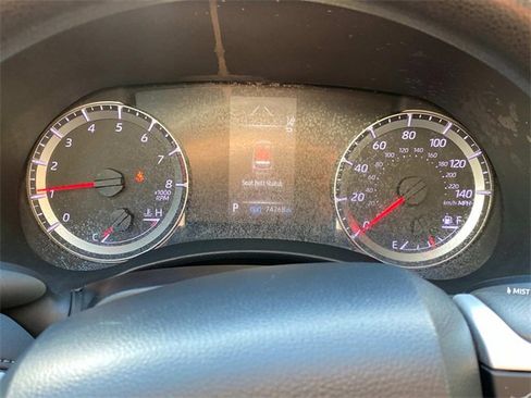 Used 2022 Toyota Highlander L image 16