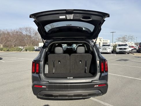Used 2021 Kia Sorento S w/ Panoramic Sunroof Package image 7