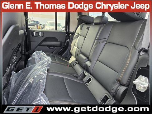 New 2026 Jeep Gladiator Sahara image 12