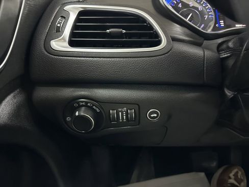 Used 2015 Chrysler 200 Limited image 38