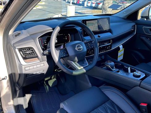 New 2026 Nissan Rogue Platinum image 8