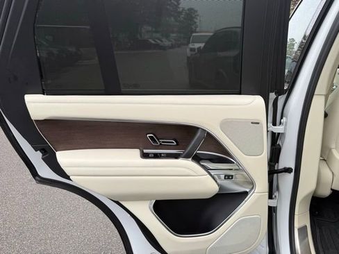 Certified 2023 Land Rover Range Rover SE image 30