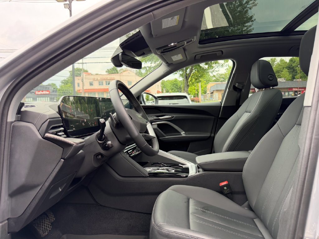 Certified 2025 Audi Q5 Premium w/ Convenience Package AWD/4WD image 18