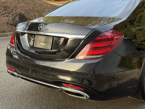 Used 2018 Mercedes-Benz S 560 Sedan image 17