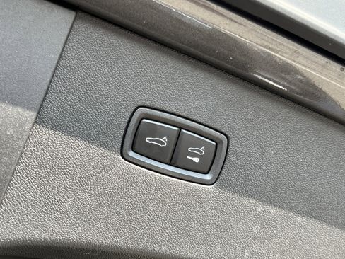 Certified 2025 Porsche Cayenne S image 19