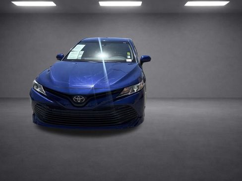 Used 2018 Toyota Camry LE FWD image 6