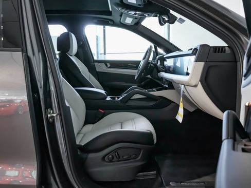New 2026 Porsche Cayenne E-Hybrid image 30
