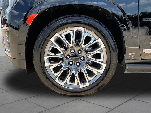 Used 2024 GMC Yukon XL Denali Ultimate AWD/4WD image 11