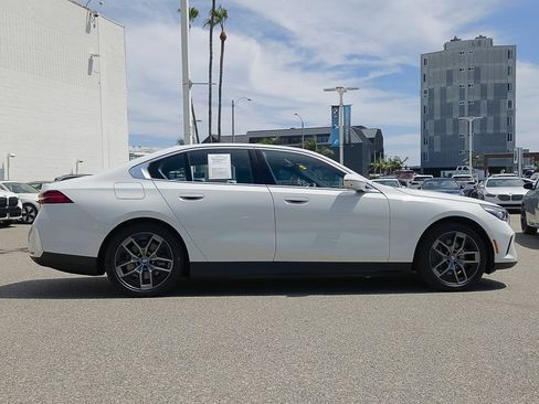 Used 2026 BMW i5 eDrive40 w/ Premium Package RWD image 4