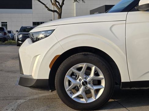 Certified 2025 Kia Soul LX w/ LX Technology Package FWD image 10