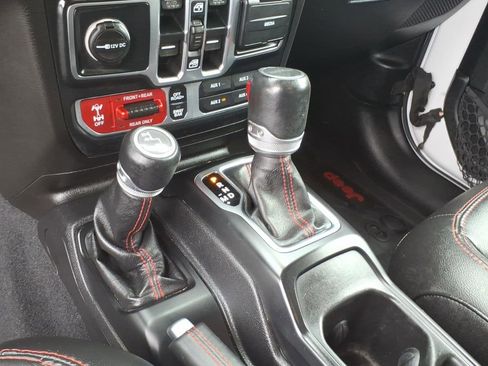 Used 2020 Jeep Gladiator Rubicon AWD/4WD image 18