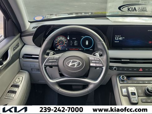 Used 2024 Hyundai Palisade SEL w/ Premium Package FWD image 17