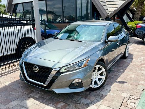 Used 2019 Nissan Altima 2.5 Platinum FWD image 25