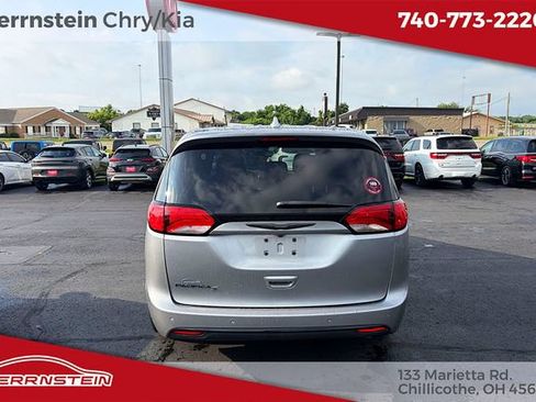 Used 2018 Chrysler Pacifica Touring Plus w/ S Appearance Package FWD image 32