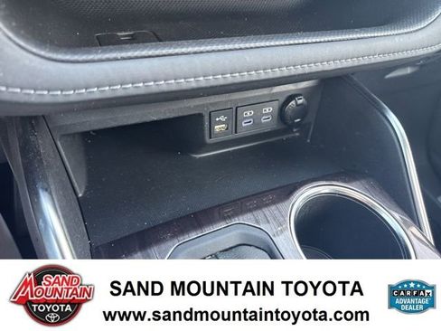 Used 2022 Toyota Highlander Limited image 22