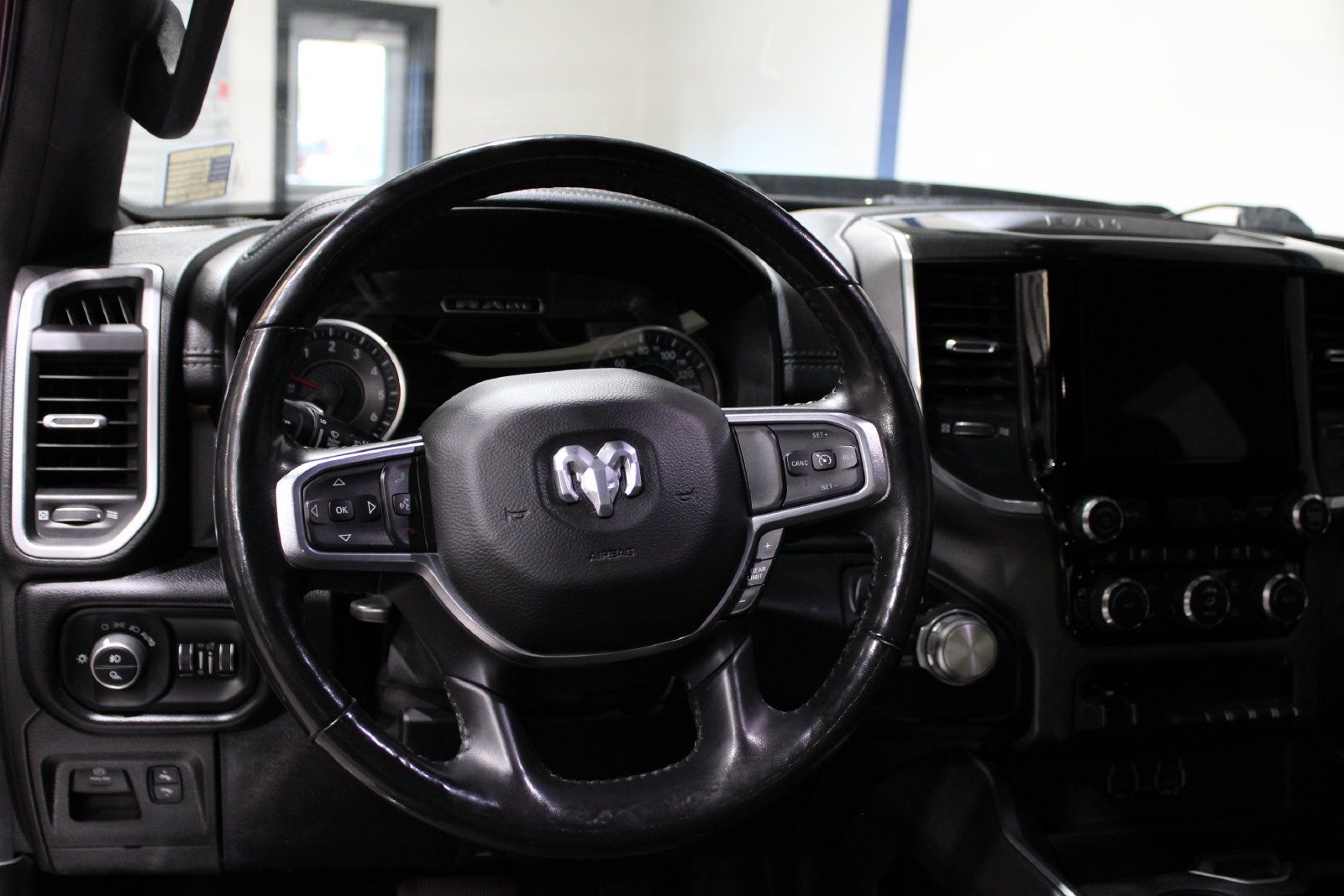 Used 2020 RAM 1500 Laramie w/ Sport Appearance Package AWD/4WD image 18