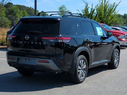 New 2026 Nissan Pathfinder SL FWD image 4