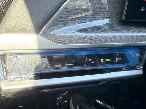 Used 2025 BMW 760i xDrive w/ Executive Package AWD/4WD image 35