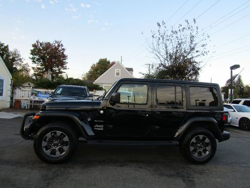 Used 2018 Jeep Wrangler Unlimited Sahara image 4