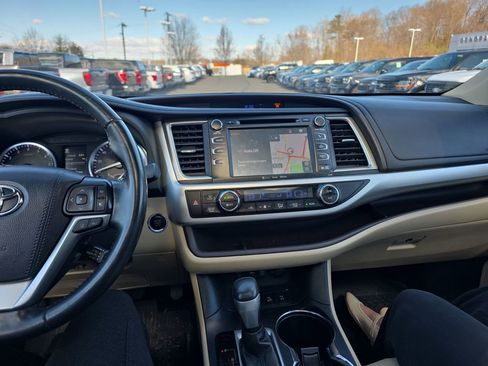 Used 2019 Toyota Highlander XLE image 31