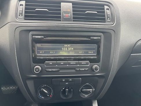Used 2015 Volkswagen Jetta S image 19