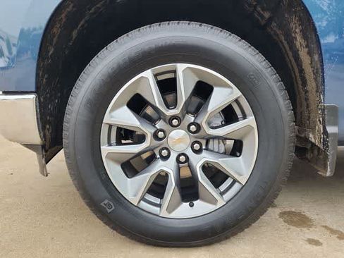 Used 2024 Chevrolet Silverado 1500 LT image 13