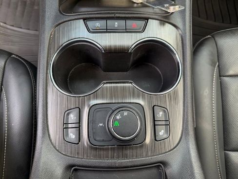 Used 2023 GMC Acadia SLT image 29